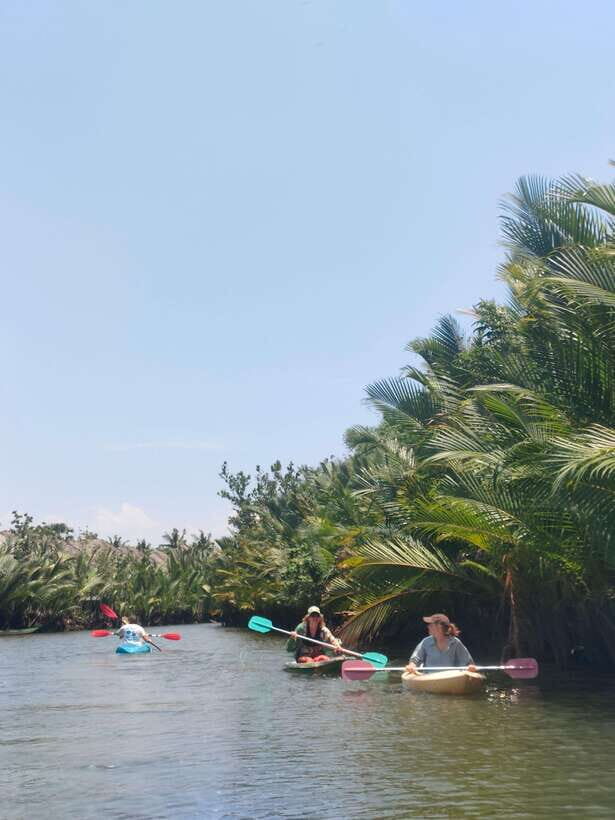Kayaking tour around green cathedral - The guided paddle: How the route feels when you’re in it