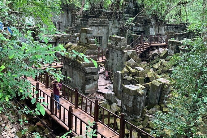 Kbal Spean, Banteay Srei, Beng Melea & Rolous temples Tour - Tonle Sap Floating Village Stop: Kampong Khleang and a Boat Ride With Life Vests