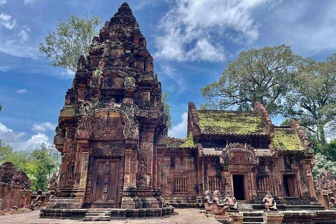 Kbal Spean Lingar River, Banteay Srei Temple & Pre Rup Tour - Kbal Spean: Jungle Hike to a Riverbed of Gods