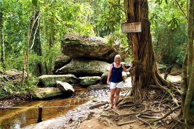 Kbal Spean Trekking Tour with Banteay Srei and Landmine Museum - Banteay Samre Temple: Ending the Day with a Quieter Khmer Scene