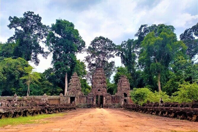 Kbal Spean Trekking Tour with Banteay Srei and Landmine Museum - Guide Style and Pace: English Support and Calm Human Details