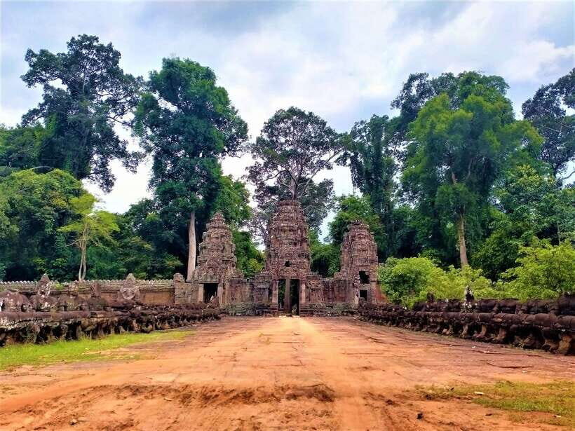 Kbal Spean Trekking Tour with Banteay Srei & Landmine Museum - Banteay Srei: pink sandstone and the kind of detail you can lose yourself in