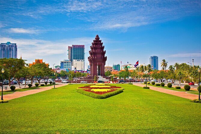 Koh Dach Silk Island and Phnom Penh Full Day Private Tour - Independence Monument, Sihanouk memorial, and Central Market