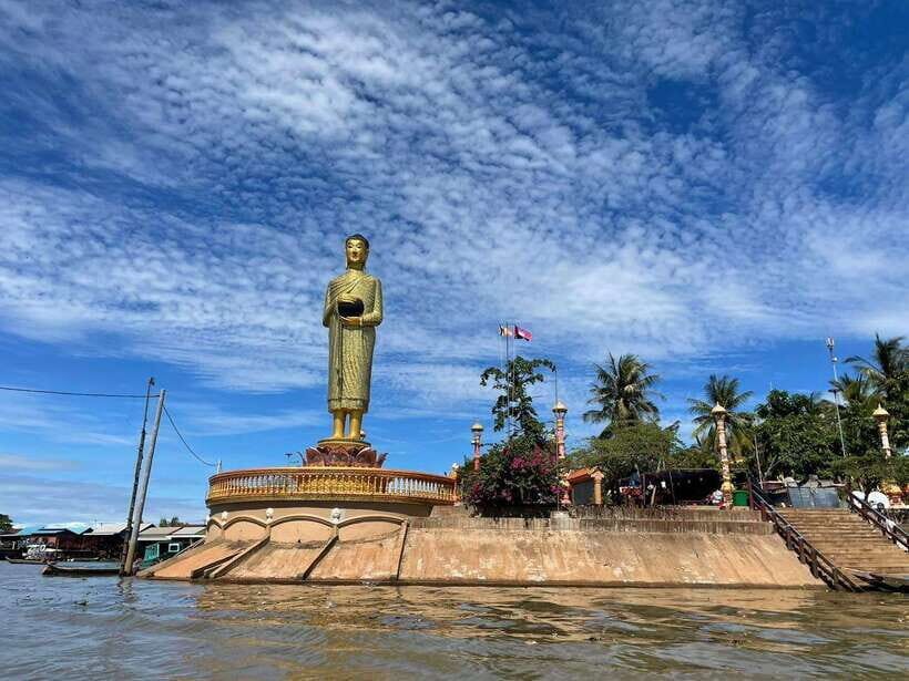 Kompong Kleang Floating Village Guide Tour from Siem Reap - Traditional Village Visit: A Short Walk With Big Explanations