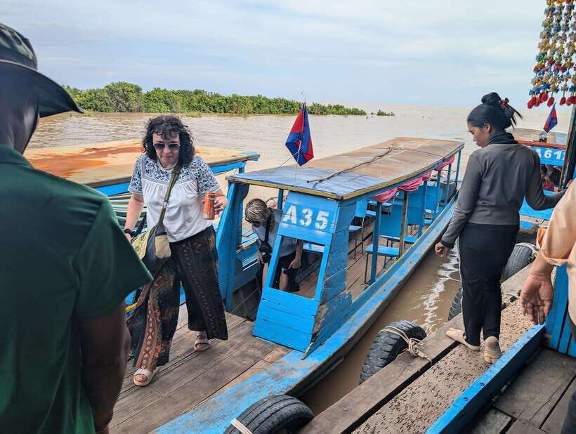 Kompong Kleang Floating Village Guide Tour from Siem Reap - The Private Boat Tour: Where the Floating Village Clicks