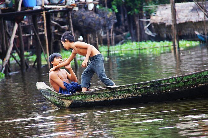 Kompong Phluk Floating village & Mangrove forest cruise - Psar Chaa old market (local market stop): quick, useful, and not too long