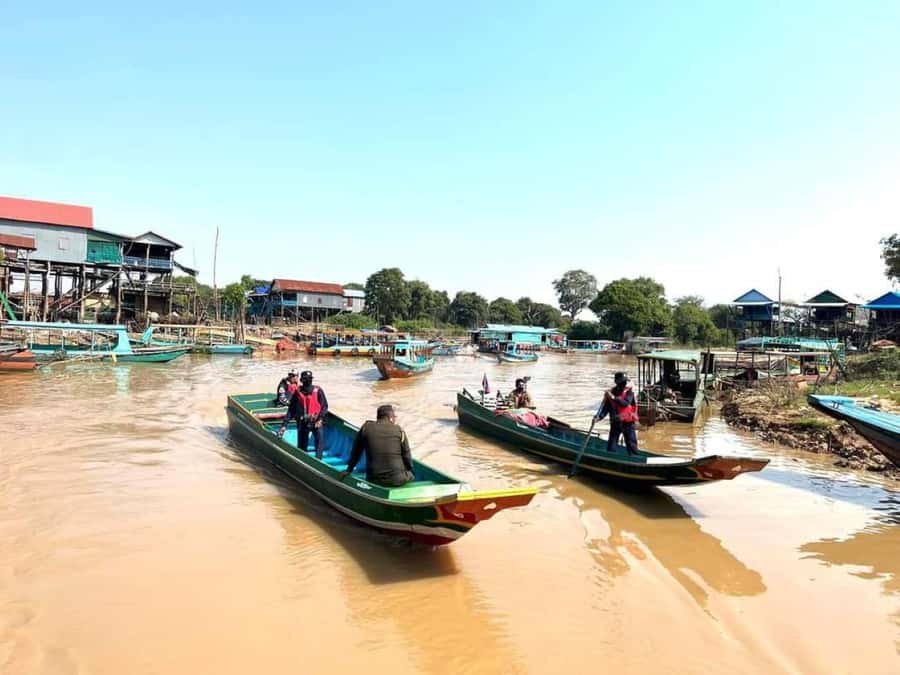 Kompong Pluk Tour - Getting Up Close: Visiting Houses on the Stilted Village Area