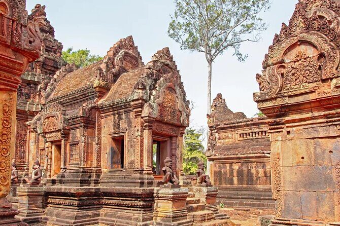 Kulen Mountain With Ticket included Plus Banteay Srei Temple Tour - Stop 2: Ta Khu Cliff Views, Preah Ang Thom Pagoda, and the 1000 Lingas