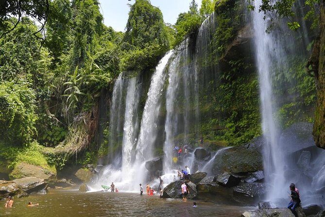 Kulen Waterfall and 1000 Lingas River Private Tour - Walking the trail to ancient Khmer carvings: how to enjoy it without rushing
