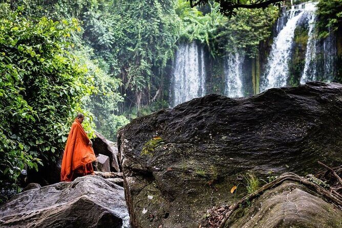 Kulen Waterfall Join-in Tour (local Picnic lunch) - Stop 4: Preah Ang Thom pagoda and the big reclining Buddha