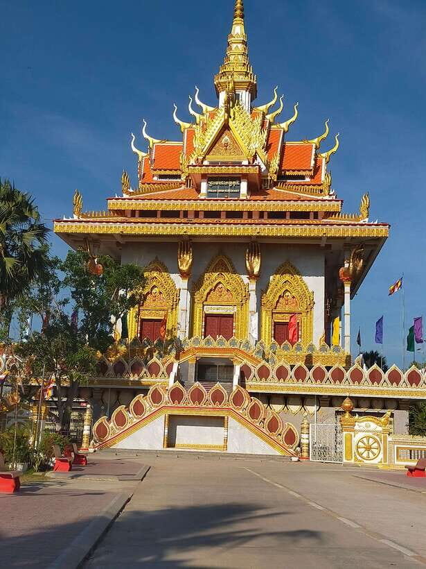 Morning Tuk tuk: City, Handicrafts, Killing field, Temples - Rice paper and spring rolls: the work behind the wrap