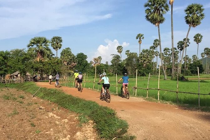 Morning Village & Countryside Bike Experience – Siem Reap - Village life at the local market stop