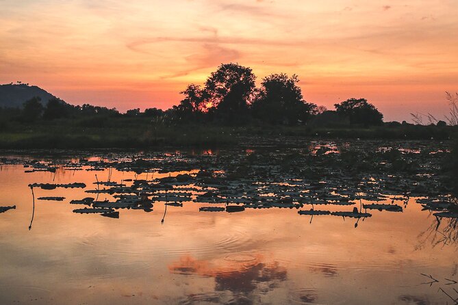 Old Siem Reap Sunset Food Tour by Tuk-tuk - Temple Town and the Tourist Menu You’ll Learn to Question