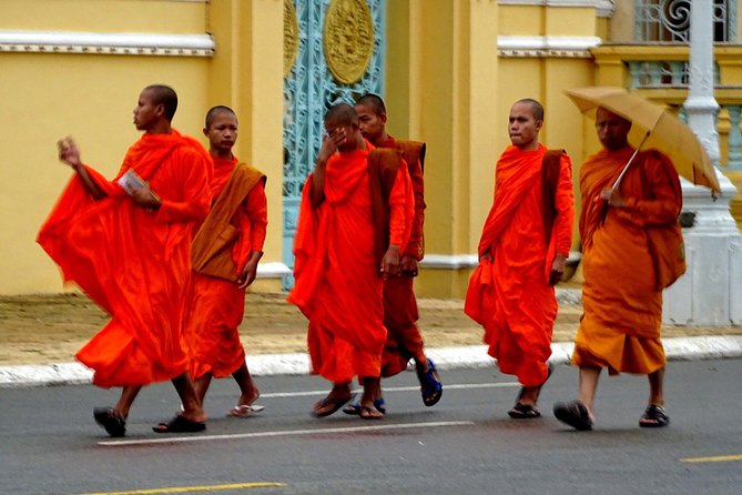 One Day Private Guide Tours History in Phnom Penh Incl. admission - National Museum: where Khmer art makes sense