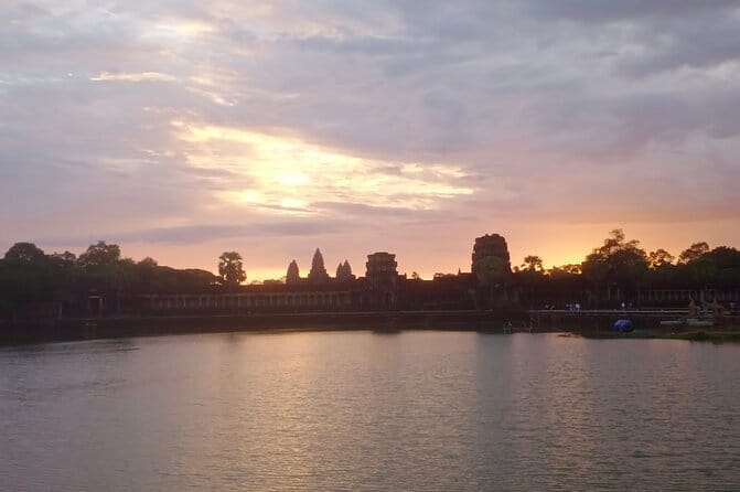 One Day Sunrise Private Tour at Angkorwat with Major Temples - Timing and pacing: why this itinerary finishes before peak heat