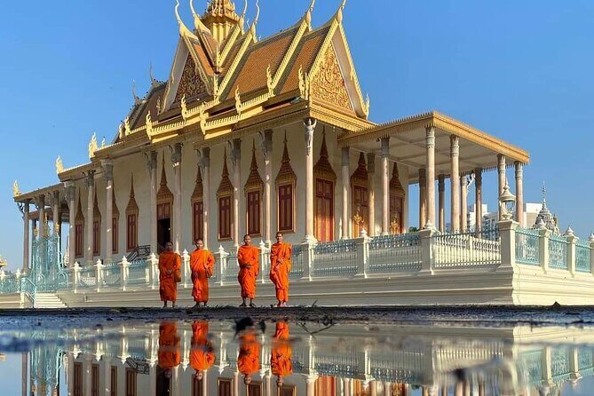Oudong Mountain and Phnom Penh Full Day Private Tour - Independence Monument and Sihanouk Memorial: Phnom Penh’s Political Memory