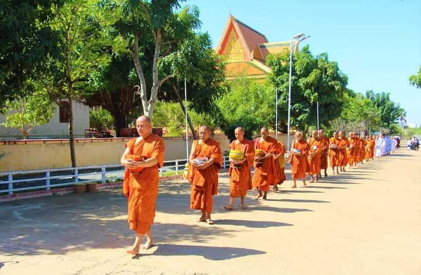 Oudong Mountain & Phnom Baset Private Tours from Phnom Penh - Phnom Baset: a quieter temple with big views and a reclining Buddha
