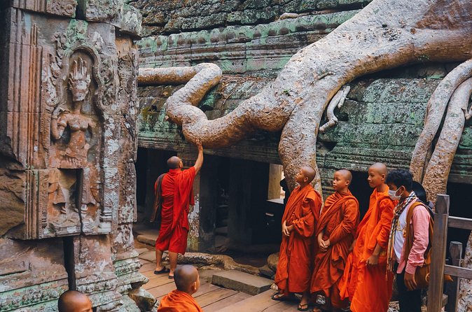 Personalised Angkor Wat Sunrise Tour by TukTuk - Stop 2: Angkor Thom South Gate in 15 minutes (small stop, big meaning)