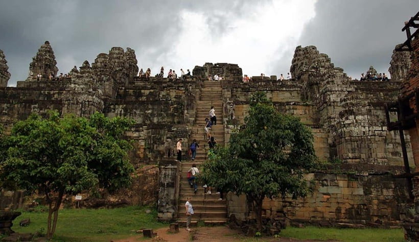 Phnom Bakheng Sunset Tour, Pre Rup, Neak Pean, Preah Khan - Neak Pean and Jayatataka Baray: a temple on water’s idea