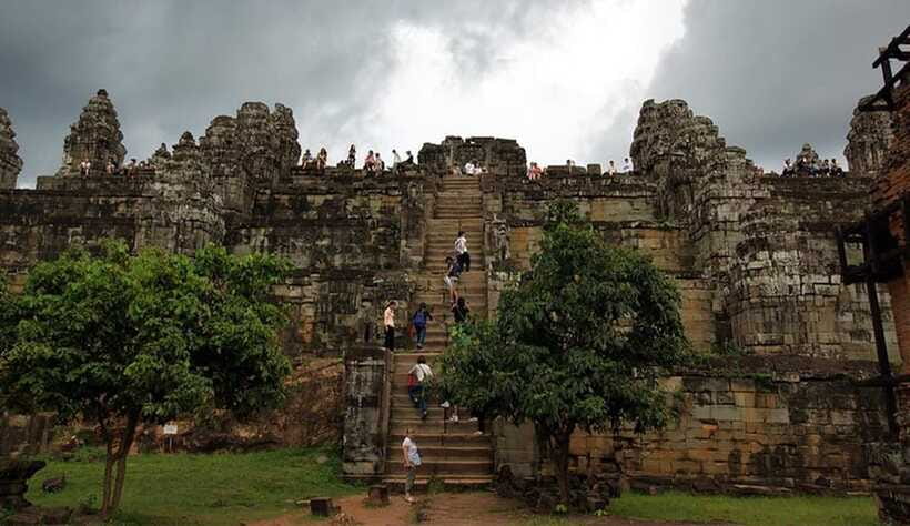 Phnom Bakheng Sunset Tour, Pre Rup, Neak Pean, Preah Khan - Transport, snacks, and small comfort wins
