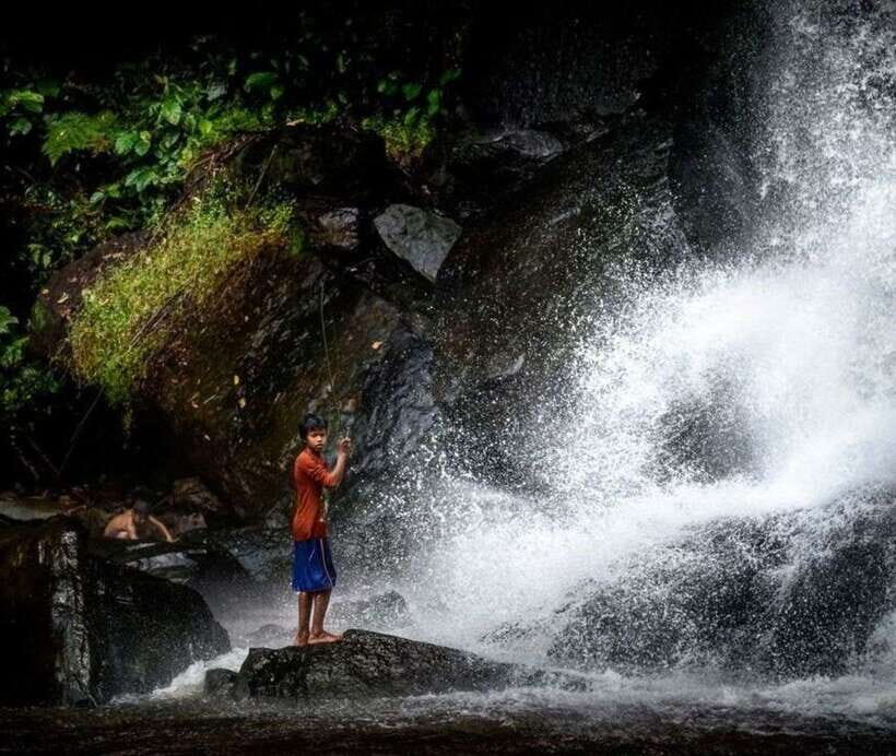 Phnom Kulen Waterfall & the Sacred 1000 Lingas (with Lunch) - Preah Ang Thom Pagoda: history on the rocks