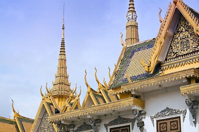 Phnom Pehn City Must See Highlight Guided Tour - Statue of King Father Norodom Sihanouk: a calmer stroll with photo moments