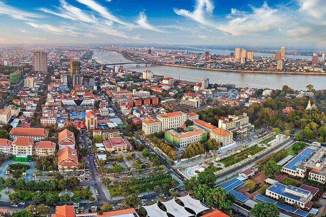 Phnom Pehn City Must See Highlight Guided Tour - Wat Phnom: the hilltop temple that frames the whole city