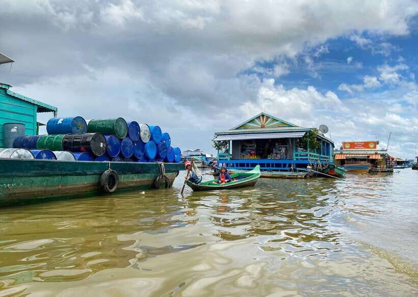 Phnom Penh - Battambang Transfer Plus Stop Sightseeing - Kampong Loung on Tonle Sap: floating homes and a focused 60-minute boat ride