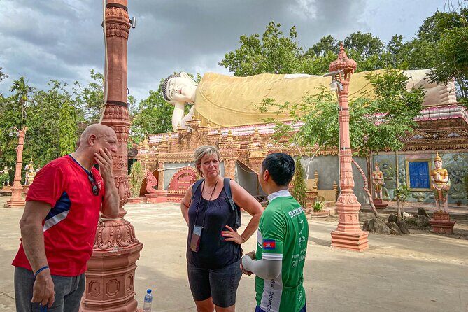 Phnom Penh Bike & Boat Sunset Tour / E-Bike Available - Step 3: Prek Bongkong Pagoda Stop (Buddhism and community context)
