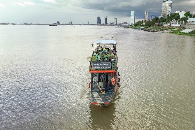 Phnom Penh Bike & Boat Sunset Tour / E-Bike Available - Step 4: Silk Island Community Center (watch weaving, then think about change)