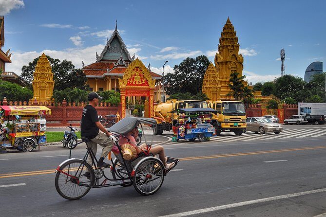 Phnom Penh city Tour by Cyclo - Sorya Center Point Start: Your Meeting Place and How to Set the Tone