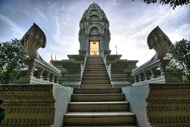 Phnom Penh City Tour, Silver Pagoda, Genocide Museum, Killing Fields - Choeung Ek Killing Fields: the shock of how peaceful it looks