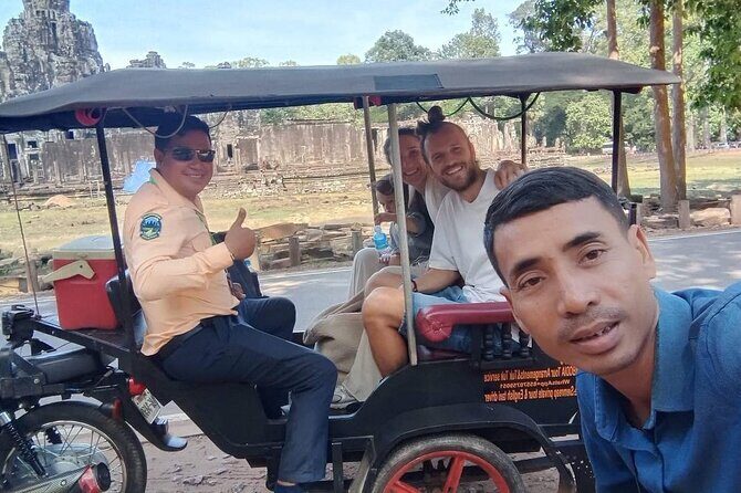 Phnom Penh Full Day Private Tour By Tuk Tuk or Taxi Car - Entering the Royal Palace and Silver Pagoda area