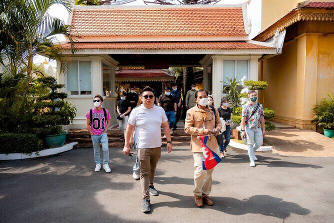 Phnom Penh Full Day Private Tour By Tuk Tuk or Taxi Car - Russian Market: local shopping after the history stops
