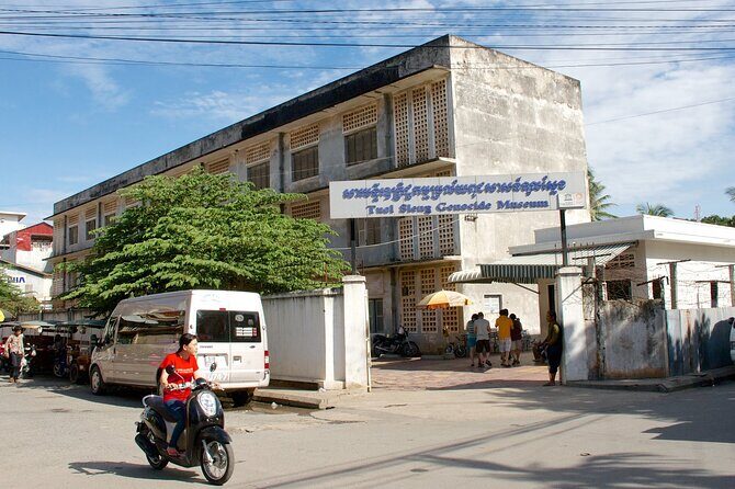 Phnom Penh Full Day Private Tour By Tuk Tuk or Taxi Car - National Museum of Cambodia: 3rd century to now