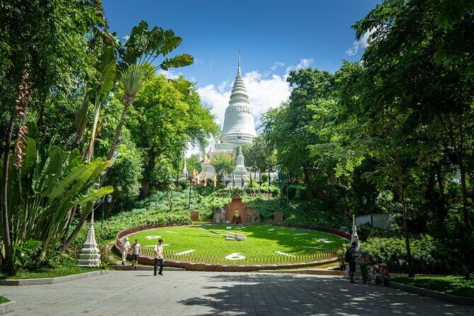 Phnom Penh Historical Tour - Royal Palace of Cambodia and Silver Pagoda: royal power in stone