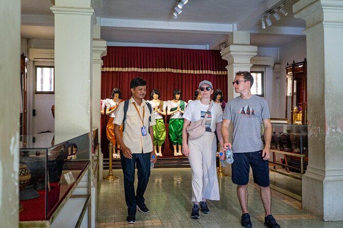 Phnom Penh Historical Tour - Wat Phnom: a hilltop pause with 14th-century calm
