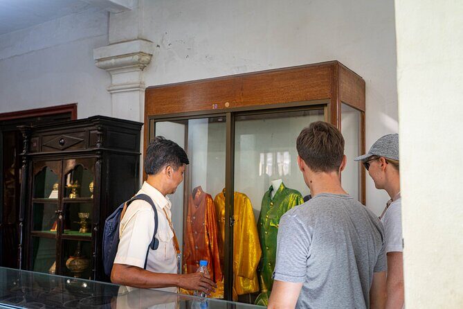 Phnom Penh Historical Tour - Snacks, cold water, and the coffee break you’ll appreciate