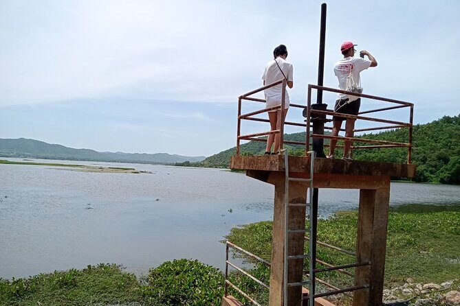 Phnom Penh Kampot Kep Tour "Pepper Farm, Salt Field, Crab Market" - Kep crab market and Kep Beach: choose your seafood, then take your photos