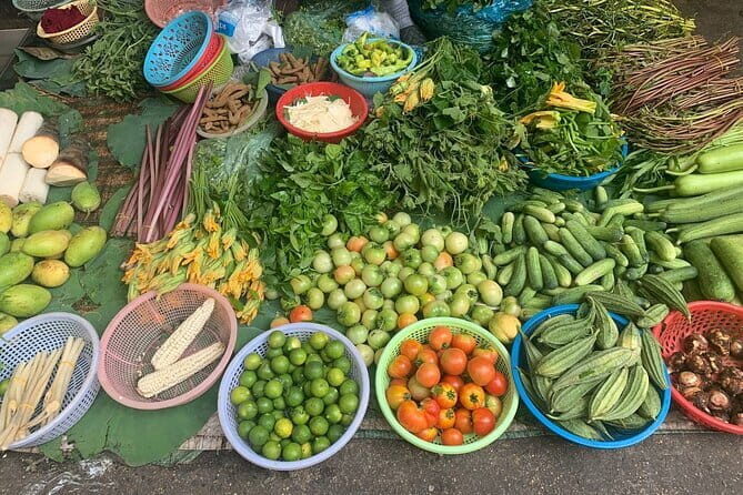Phnom Penh Morning Breakfast, Market and Art Tour by Tuktuk - Price and What You Get for $35: Food, Admissions, and the Art Stop
