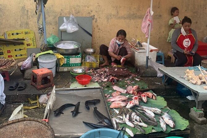 Phnom Penh Morning Breakfast, Market and Art Tour by Tuktuk - Stop 2: Noodle Soup and Coffee at Noodle Sry