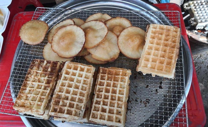 Phnom Penh: Morning Foodie, Market Walking & Street Art Tour - Guides and flavor lessons: what you’re likely to gain beyond the food