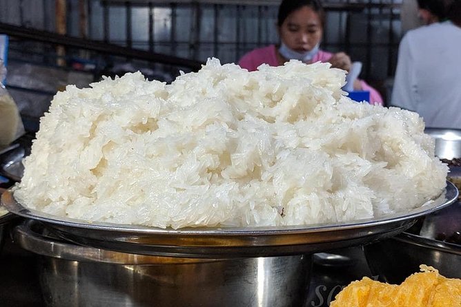 Phnom Penh Nightlife Street Food Tours - English-speaking guide time: the difference between a tour and a meal