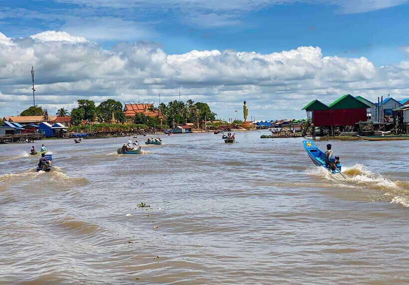 Phnom Penh - Siem Reap Road Transfer Plus Sightseeing - Kampong Kleang on Tonle Sap: stilted homes and a boat ride fee