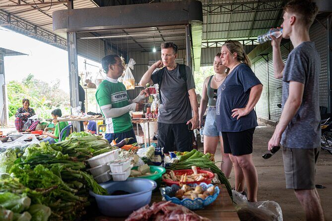 Phnom Penh Silk Island Bike Tour/ E-Bike or Tuk Tuk - Silk Island Community Center: Seeing Khmer Silk Up Close