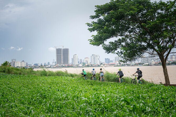 Phnom Penh Silk Island Bike Tour/ E-Bike or Tuk Tuk - Bonus Stops: Markets, Tofu Skin Production, and a Temple Moment