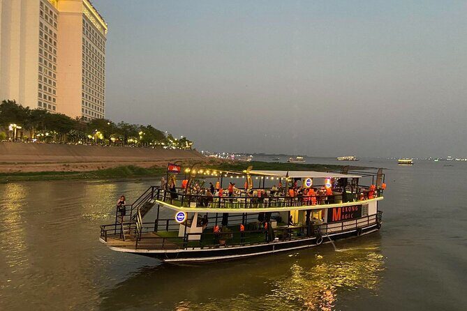 Phnom Penh: Sunset Cruise-Free Beers-Sodas-BBQ Buffet-fruit plate - Quick highlights