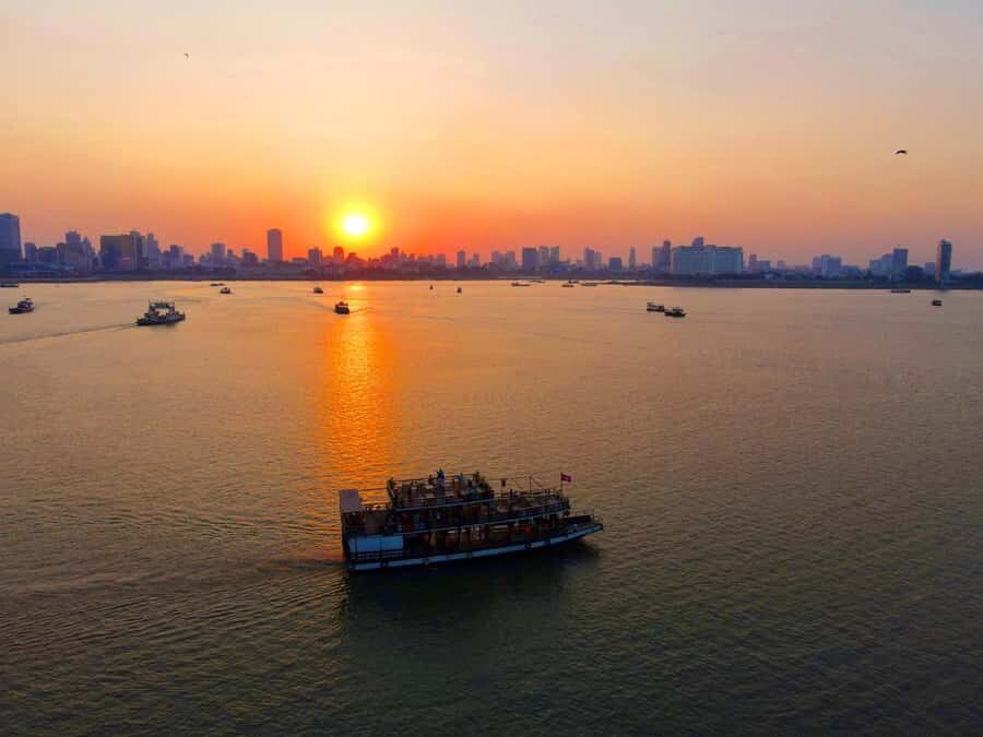 Phnom Penh: Sunset Cruise with Unlimited Beer &Fruit platter - Unlimited Drinks and Fruit Platter: What’s Included, What to Expect