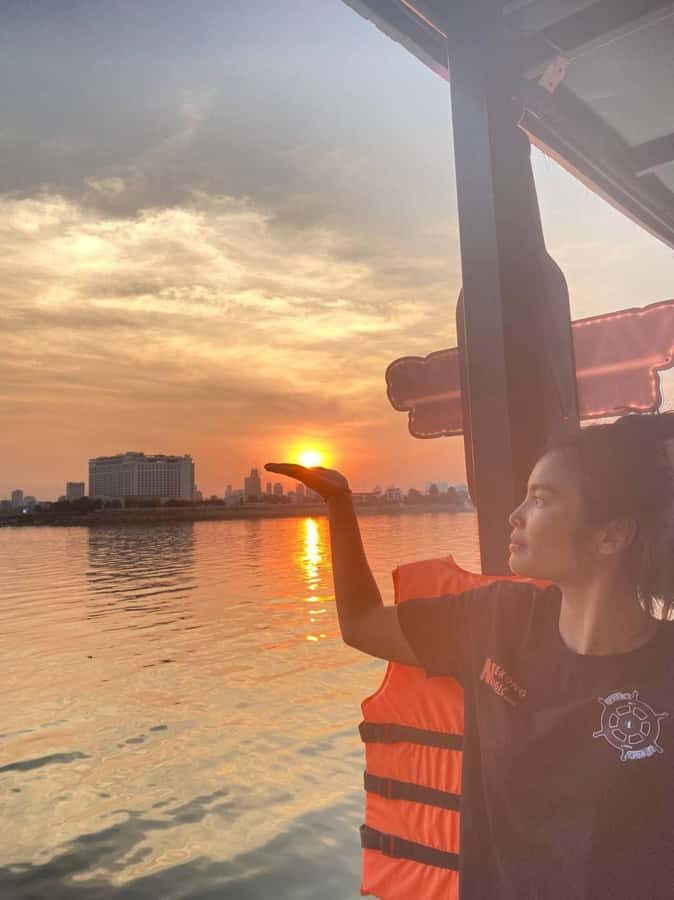 Phnom Penh: Sunset Cruise with Unlimited Beers & BBQ Buffet - Watching the Sunset Over the Tonle Sap Area