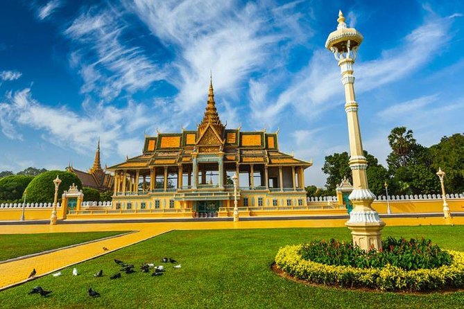 Phnom Penh: To/From Siem Reap Private Transport - Pickup is the moment that sets the tone